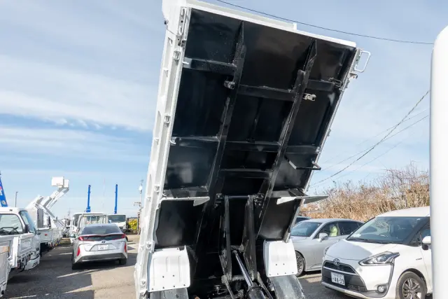 三菱 キャンター 2PG-FBA60(2WD)の写真11