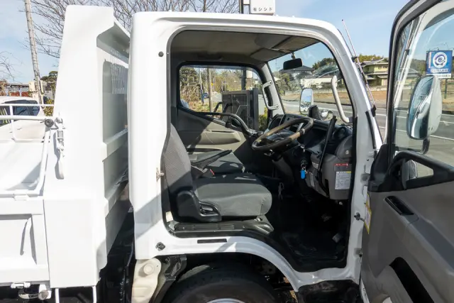 三菱 キャンター 2PG-FBA60(2WD)の写真18