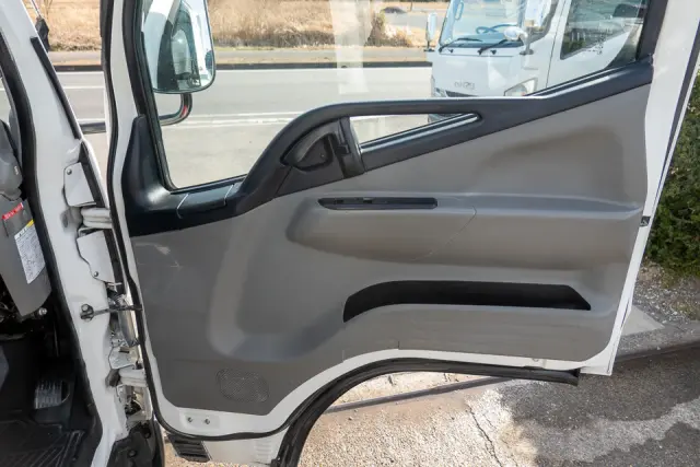 三菱 キャンター 2PG-FBA60(2WD)の写真19