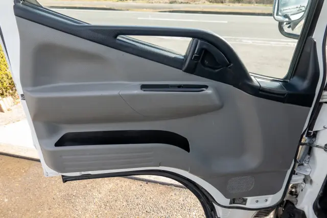 三菱 キャンター 2PG-FBA60(2WD)の写真26