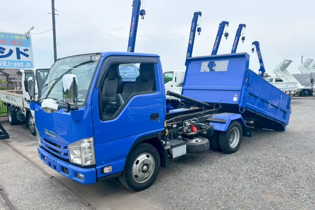 いすゞ エルフ TPG-NKR85AN(2WD)の写真1
