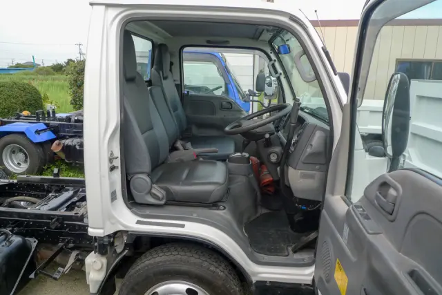 いすゞ エルフ TPG-NKR85AN(2WD)の写真20