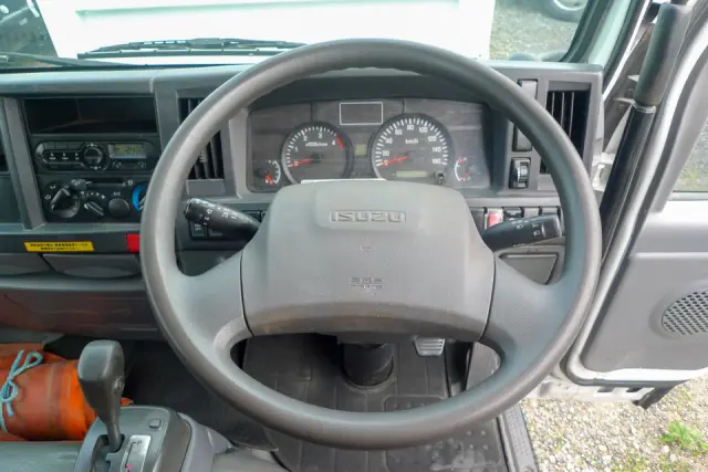 いすゞ エルフ TPG-NKR85AN(2WD)の写真21