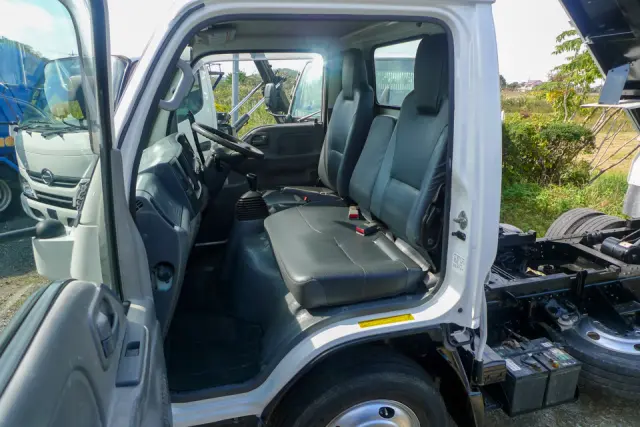 いすゞ エルフ TPG-NKR85AD(2WD)の写真26