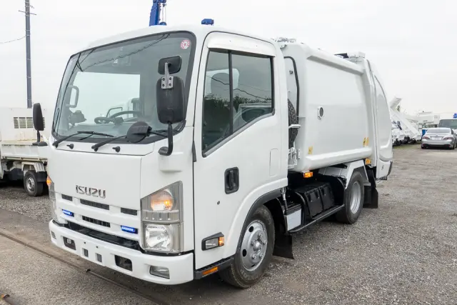 いすゞ エルフ SKG-NMR85AN(2WD)の写真1