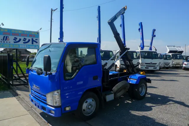 いすゞ エルフ TKG-NKR85A(2WD)の写真1