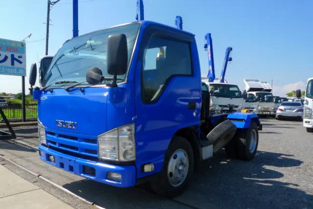 いすゞ エルフ TKG-NKR85A(2WD)の写真2