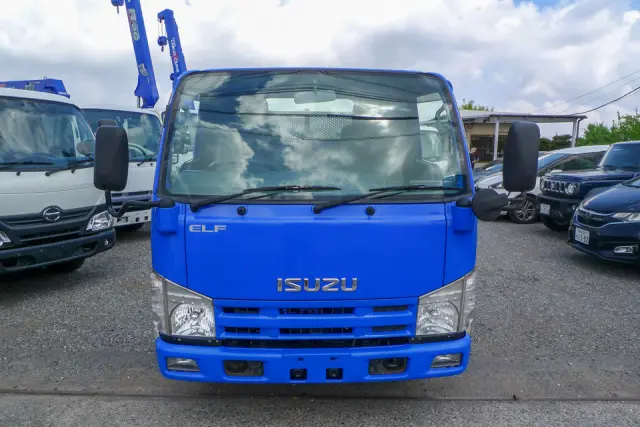 いすゞ エルフ TKG-NKR85A(2WD)の写真2