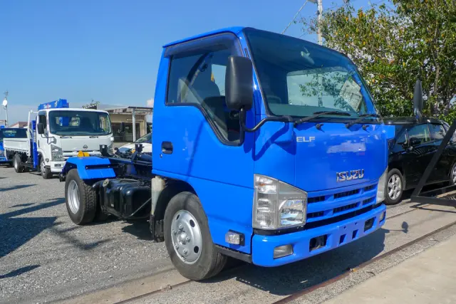 いすゞ エルフ TKG-NKR85A(2WD)の写真4