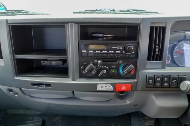 いすゞ エルフ TKG-NKR85A(2WD)の写真26
