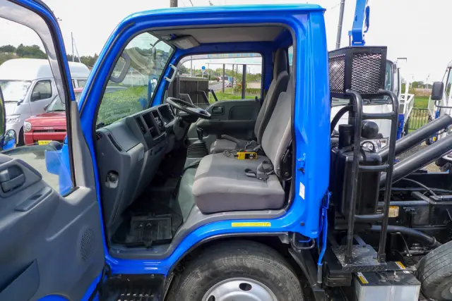 いすゞ エルフ TKG-NKR85A(2WD)の写真28