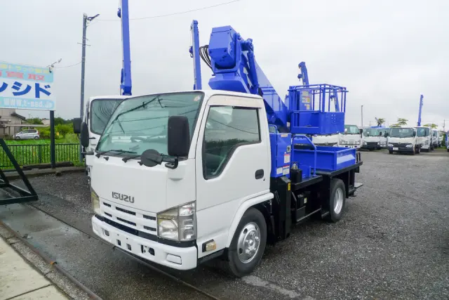 いすゞ エルフ BKG-NKR85N(2WD)の写真1
