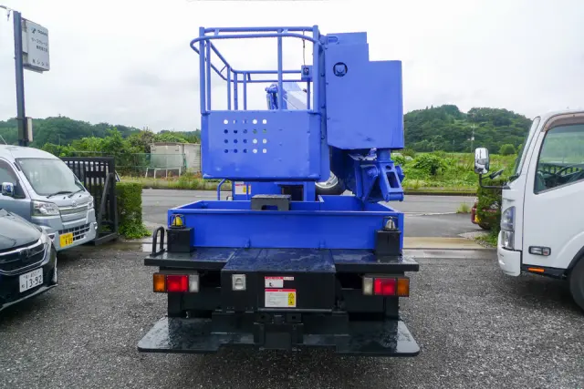 いすゞ エルフ BKG-NKR85N(2WD)の写真4