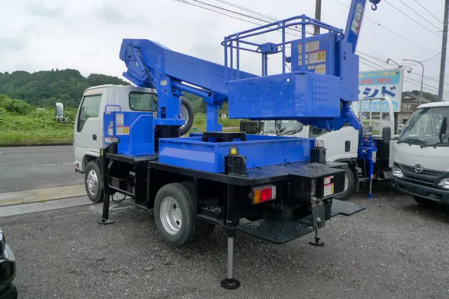 いすゞ エルフ BKG-NKR85N(2WD)の写真7