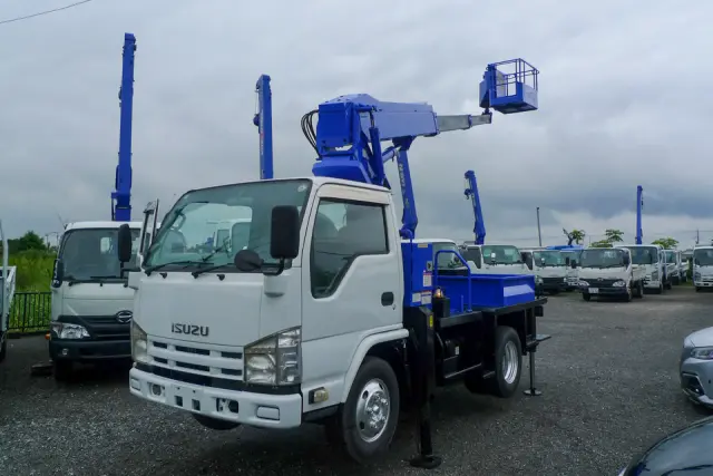 いすゞ エルフ BKG-NKR85N(2WD)の写真8