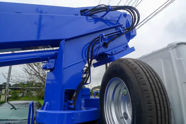 いすゞ エルフ BKG-NKR85N(2WD)の写真10