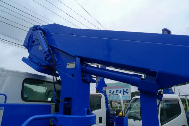 いすゞ エルフ BKG-NKR85N(2WD)の写真14