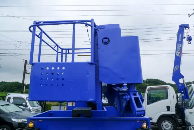 いすゞ エルフ BKG-NKR85N(2WD)の写真17