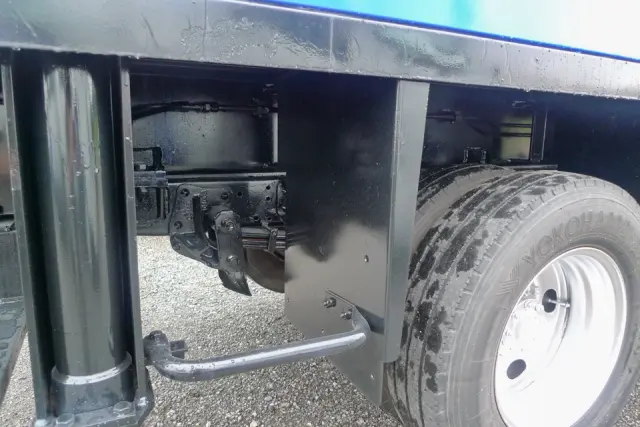 いすゞ エルフ BKG-NKR85N(2WD)の写真33
