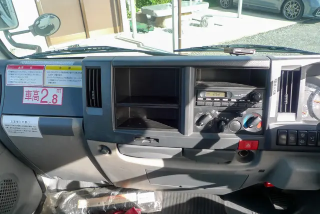 いすゞ エルフ BKG-NKR85N(2WD)の写真42