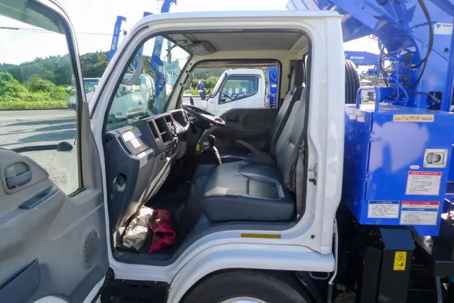 いすゞ エルフ BKG-NKR85N(2WD)の写真44
