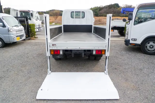 いすゞ エルフ TRG-NJR85A(2WD)の写真8