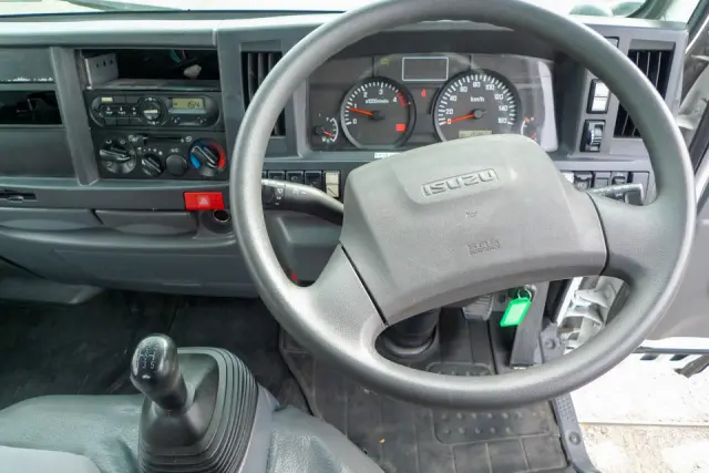 いすゞ エルフ TRG-NJR85A(2WD)の写真25