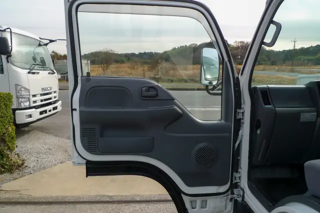 いすゞ エルフ TRG-NJR85A(2WD)の写真30