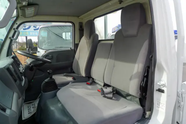 いすゞ エルフ TRG-NJR85A(2WD)の写真31