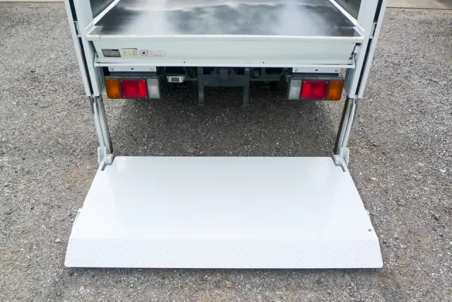 いすゞ エルフ TKG-NJR85AN(2WD)の写真9