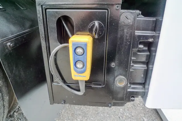 いすゞ エルフ TKG-NJR85AN(2WD)の写真11