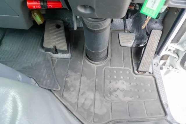 いすゞ エルフ TKG-NJR85AN(2WD)の写真24