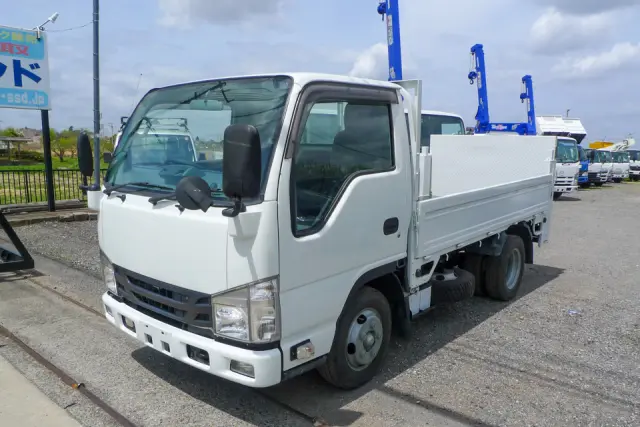 いすゞ エルフ 2RG-NJR88A(2WD)の写真1