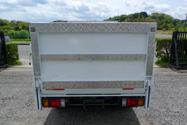 いすゞ エルフ 2RG-NJR88A(2WD)の写真4