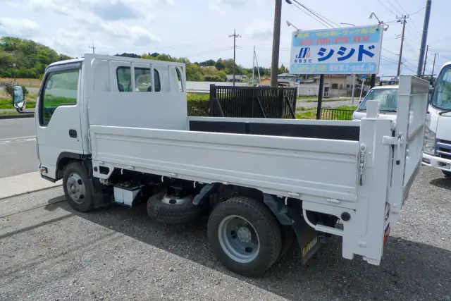 いすゞ エルフ 2RG-NJR88A(2WD)の写真5