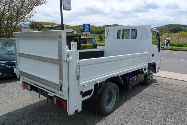 いすゞ エルフ 2RG-NJR88A(2WD)の写真6