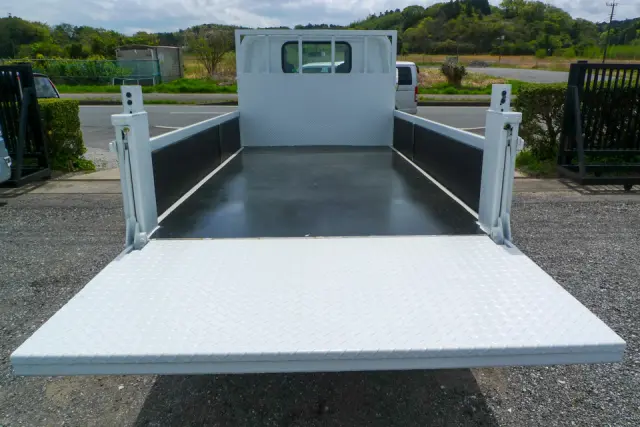 いすゞ エルフ 2RG-NJR88A(2WD)の写真11