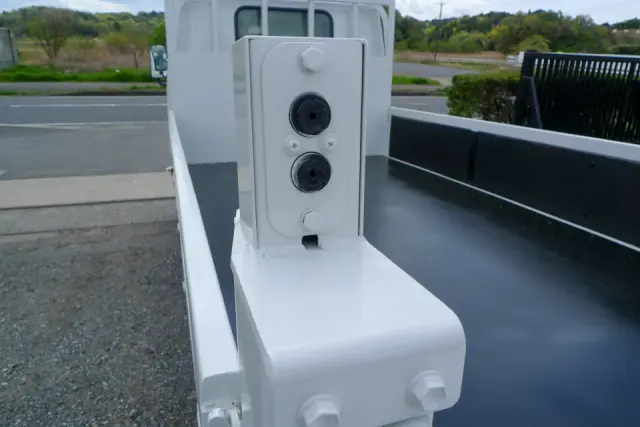 いすゞ エルフ 2RG-NJR88A(2WD)の写真12