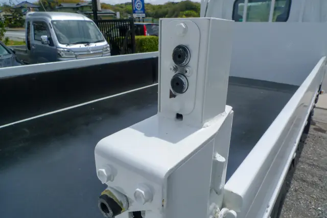 いすゞ エルフ 2RG-NJR88A(2WD)の写真13