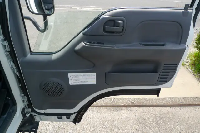 いすゞ エルフ 2RG-NJR88A(2WD)の写真23