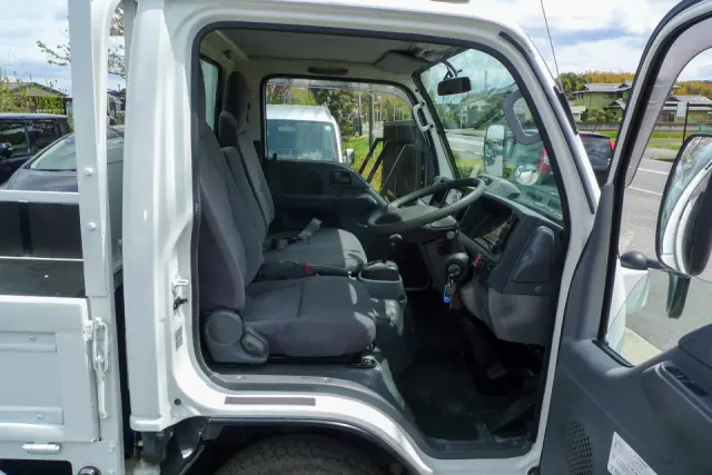 いすゞ エルフ 2RG-NJR88A(2WD)の写真24