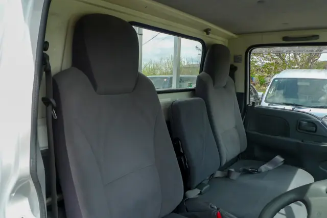 いすゞ エルフ 2RG-NJR88A(2WD)の写真25