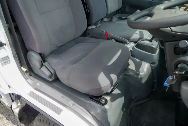 いすゞ エルフ 2RG-NJR88A(2WD)の写真26