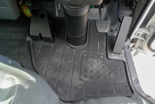 いすゞ エルフ 2RG-NJR88A(2WD)の写真28