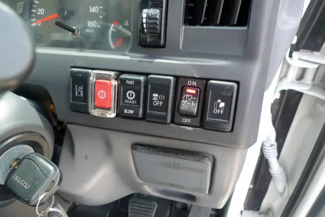 いすゞ エルフ 2RG-NJR88A(2WD)の写真30