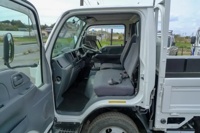 いすゞ エルフ 2RG-NJR88A(2WD)の写真32