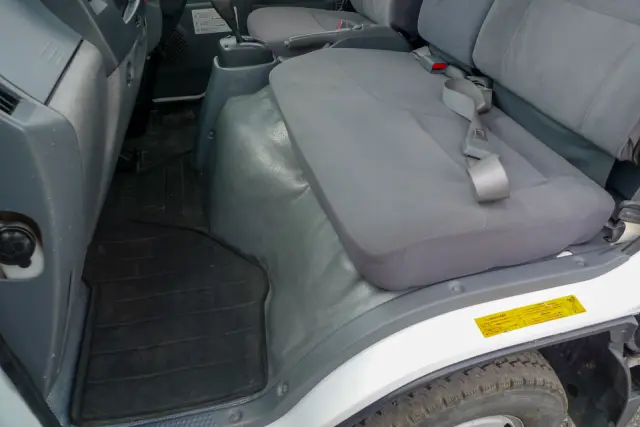 いすゞ エルフ 2RG-NJR88A(2WD)の写真33