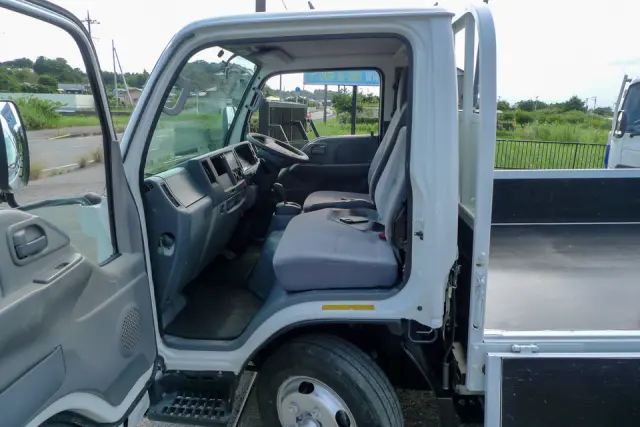 いすゞ エルフ TPG-NJR85A(2WD)の写真30