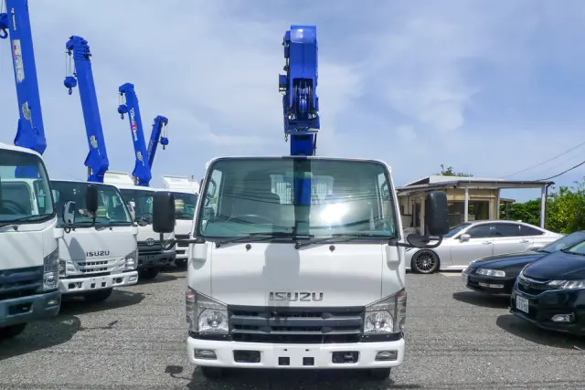 いすゞ エルフ SKG-NKR85N(2WD)の写真1