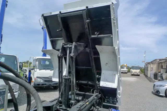 いすゞ エルフ SKG-NKR85N(2WD)の写真8